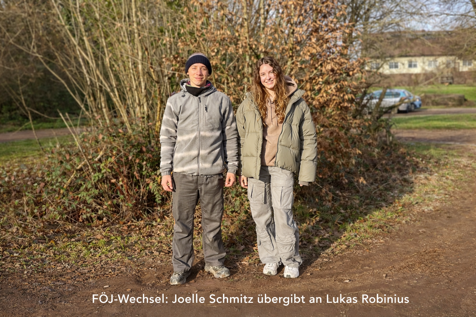
FÖJ-Wechsel bei der Karsten-Nendel-Stiftung: Joelle Schmitz übergibt an Lukas Robinius im Projekt ökologische Aufwertung des Itzbachtals